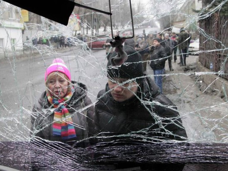 При эвакуации жителей Дебальцево под обстрел попали два автобуса: 12 раненых