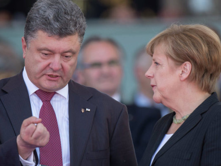Порошенко, Меркель и Олланд выступают за возвращение ко всем без исключения пунктам Минских договоренностей