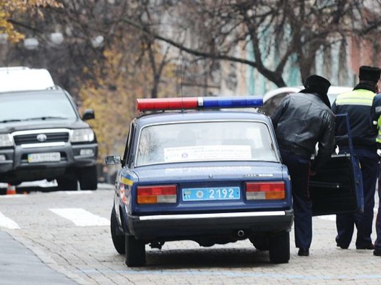 В Киеве автомобилист наехал на подростка на тротуаре и скрылся с места происшествия