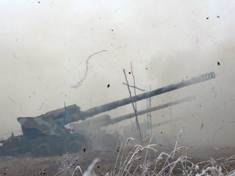 В Донецке слышны звуки артиллерийской стрельбы, а в Дебальцево &#8212; &#171;зеленый коридор&#187; для эвакуации населения &#8212; СМИ