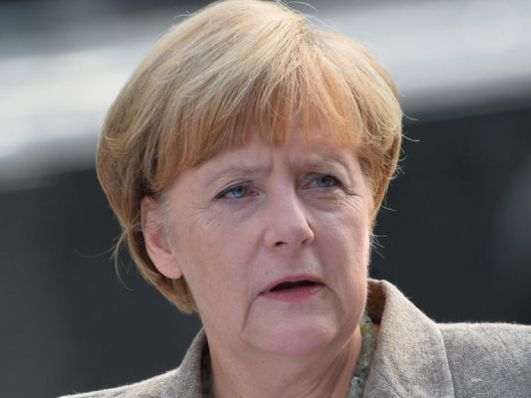 Меркель выступила против поставок оружия в Украину