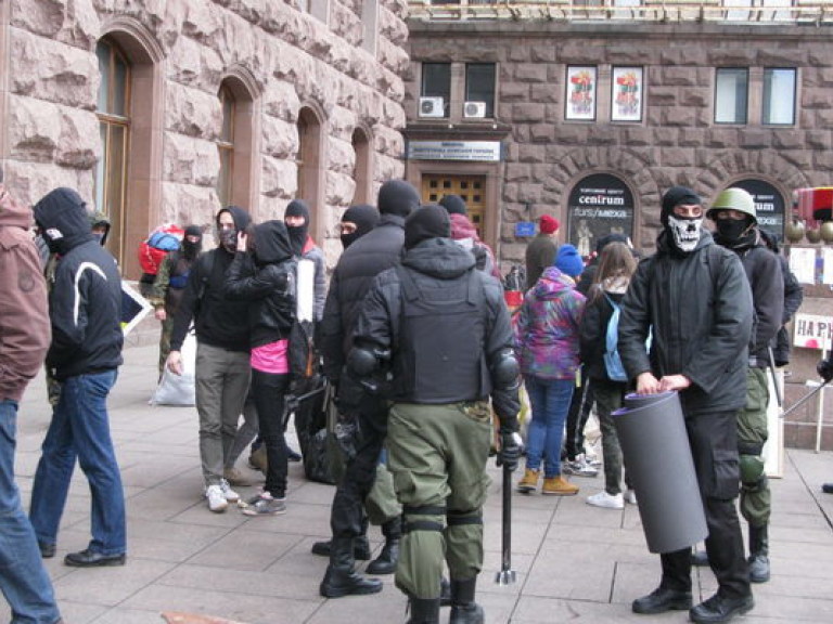 Горящие шины под КГГА стали репетицией протестных акций против Порошенко после переговоров в Минске