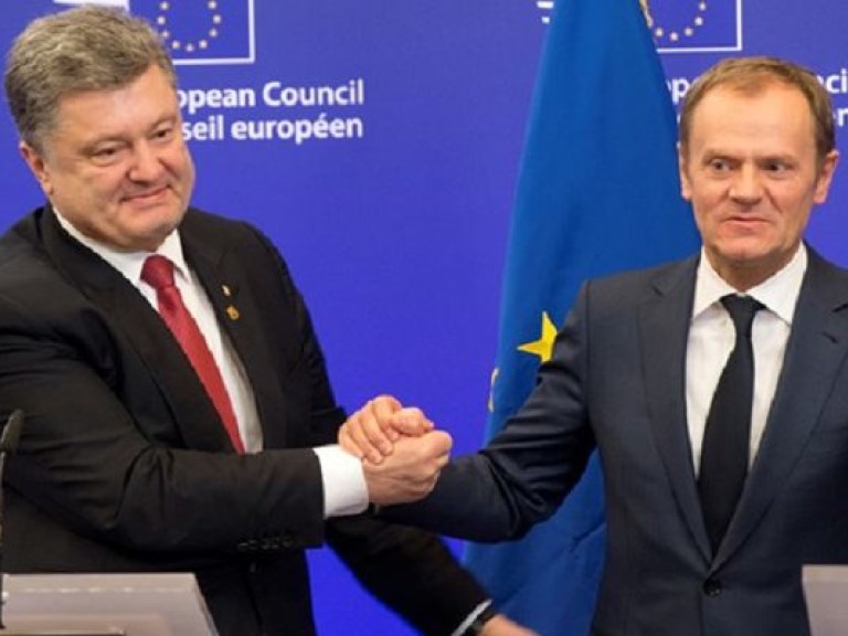Порошенко в Брюсселе пообещал координировать с ЕС выполнение сторонами Минских договоренностей