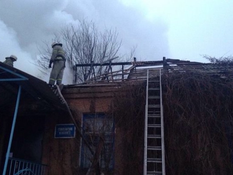 Больница села Опытное под Артемовском разрушена в результате артобстрела (ФОТО)