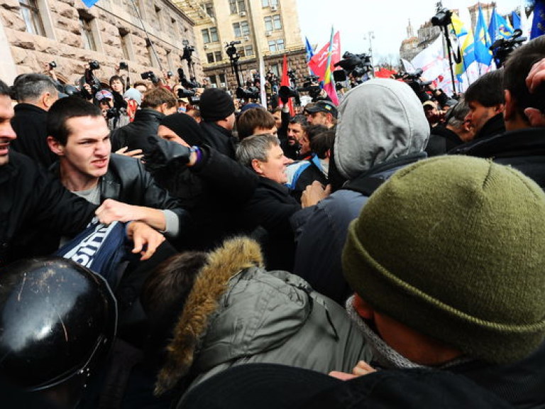 Эксперт: В Украине угрожают мирным митингующим ультраправые силы и чиновники