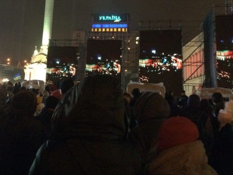 На Институтской люди развернулись к Порошенко спиной