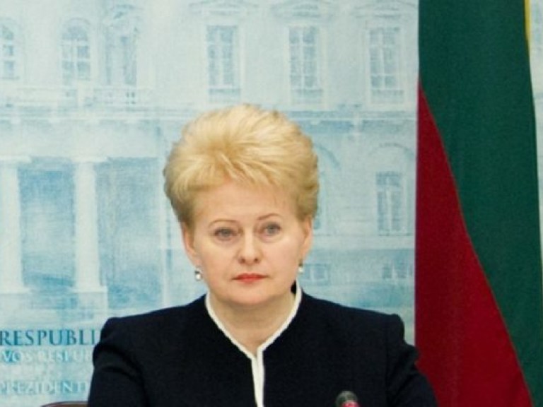 Грибаускайте: Литва возобновит обязательный призыв на военную службу