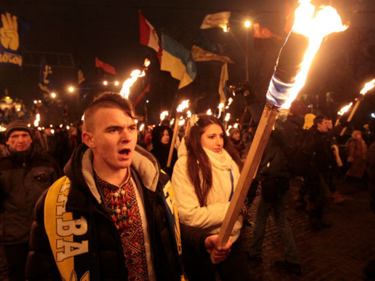 Эксперт: украинская власть не знает, что делать с радикальными движениями
