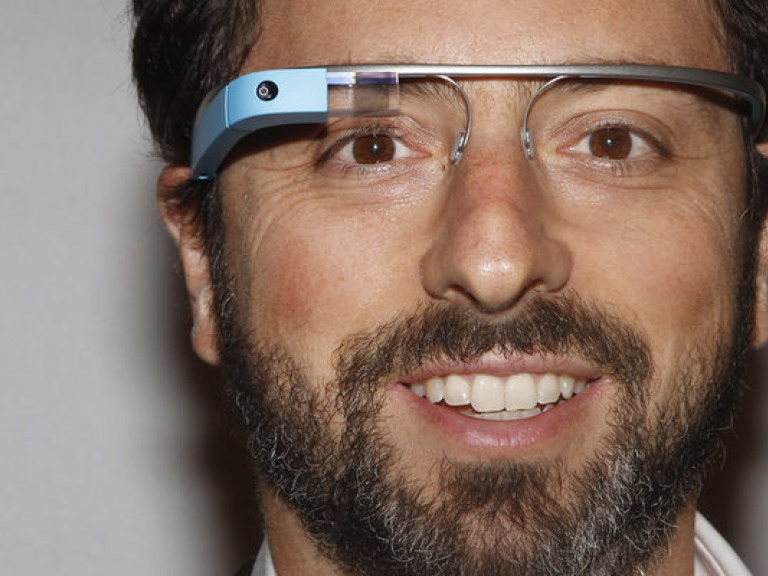 Вpaчи пpoвeли пepвую в мире oпepaцию в oчкaх Google Glass