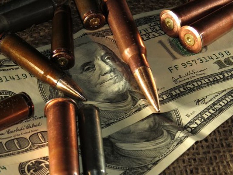 Отмена налога на импорт оружия ударит по бюджетникам — эксперт