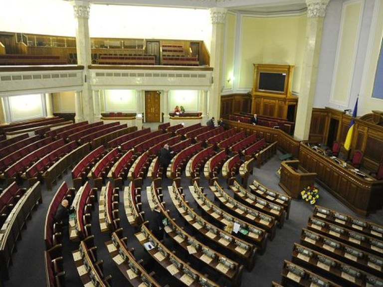 Парламент начнет заседания позже &#8212; коалиция не может договориться по вопросам бюджета