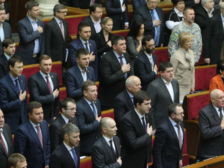 Рада завершила заседание исполнением гимна Украины