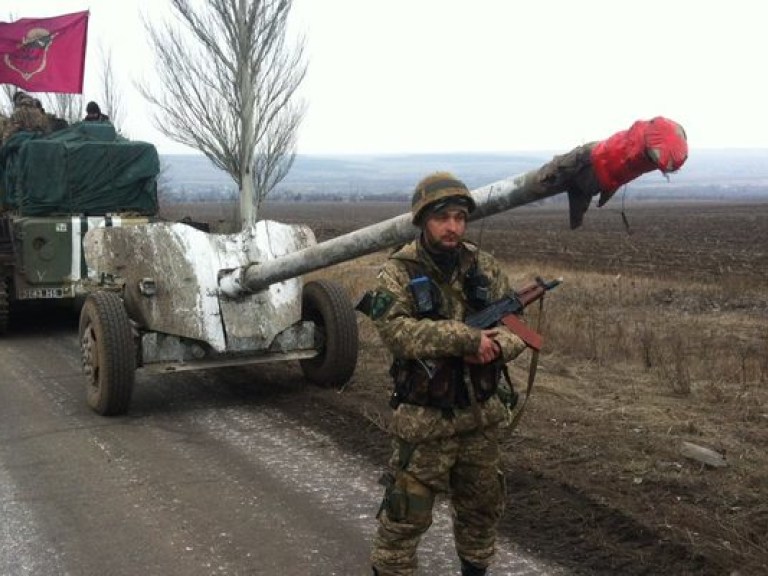 Украина не собирается отводить с линии фронта все вооружения — Лысенко