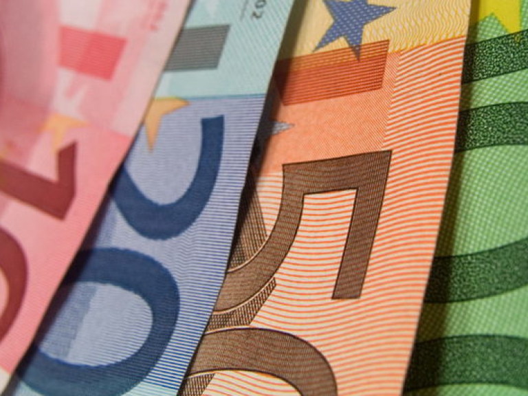 Девальвация евро в разумных пределах сделает европейский экспорт более конкурентоспособным – экономист