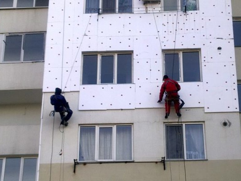 Кабмин обещает украинцам компенсации за утепление домов