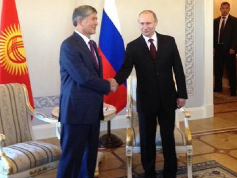 Путин появился на публике: российский лидер прибыл в Санкт-Петербург для встречи с президентом Киргизии (ФОТО)