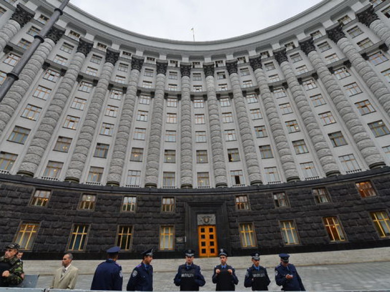 Отстраненный глава Госфининспекции: Коррупционные схемы в Украине возглавляет правительство Яценюка