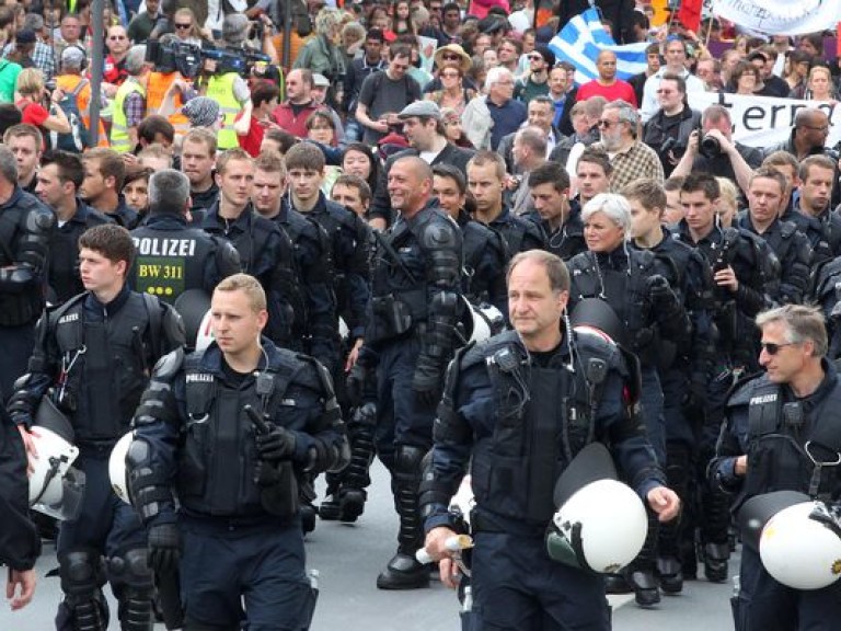 Свыше 100 человек пострадали в ходе протестов во Франкфурте (ОБНОВЛЕНО)