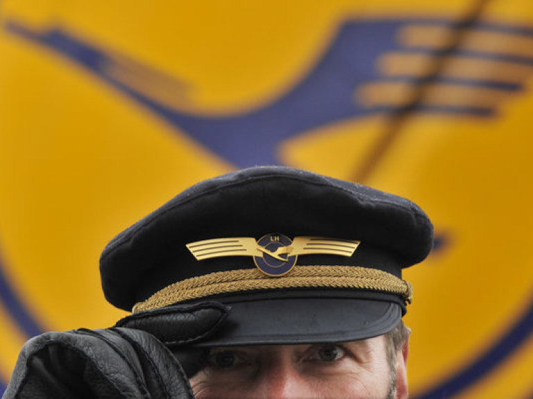 Немецкая компания Lufthansa отменила свыше половины рейсов из-за забастовки пилотов