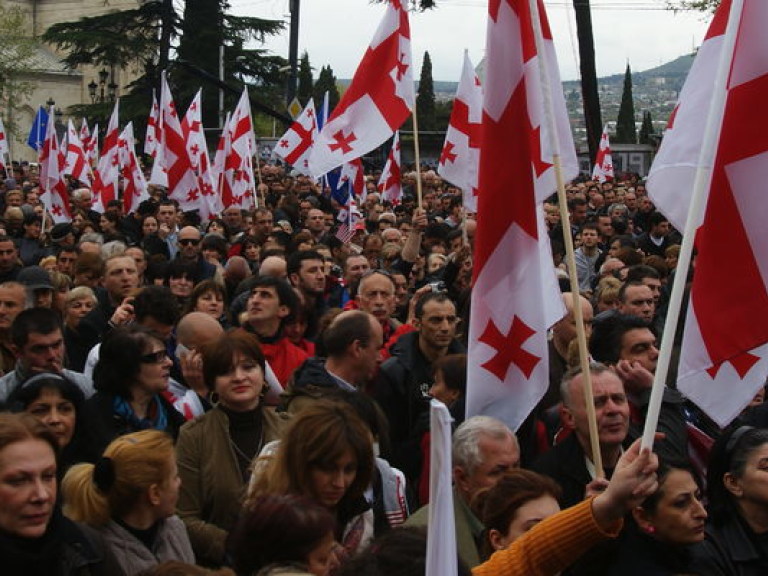 В Тбилиси проходит антиправительственный митинг — СМИ