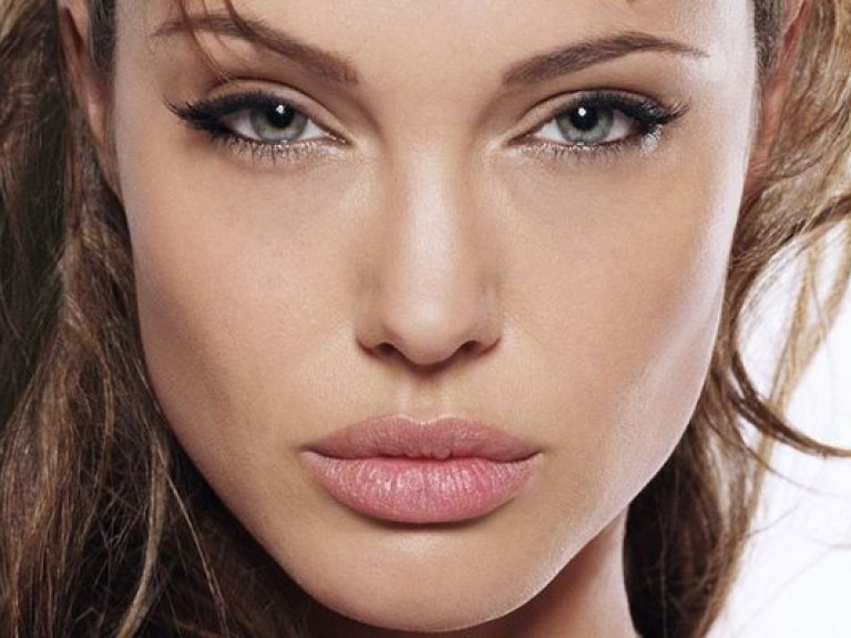 Анджелина Джоли не сможет больше иметь детей