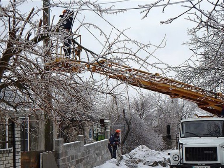 В Украине из-за непогоды обесточено почти 180 населенных пунктов