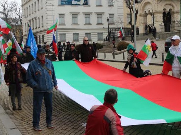 В Софии у здания АП прошел митинг под лозунгом «НАТО — вон!»