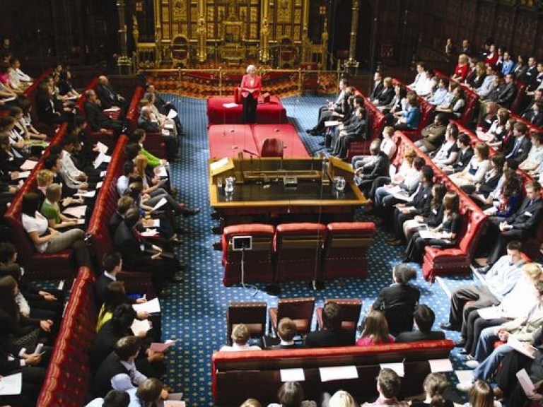 В Британии намерены распустить парламент за 25 дней до выборов