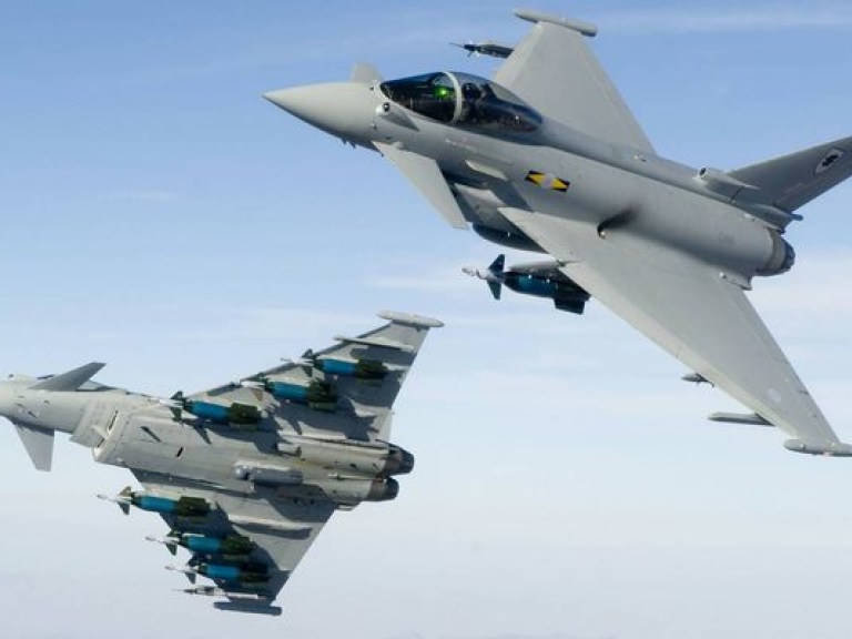 Великобритания провела крупнейшие учения ВВС
