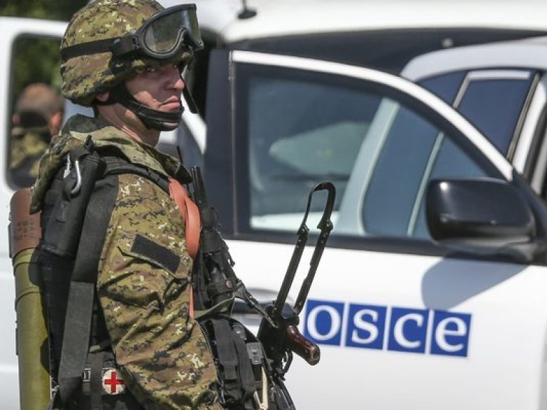 Боец АТО словесно оскорбил специалистов ОБСЕ на Донбассе