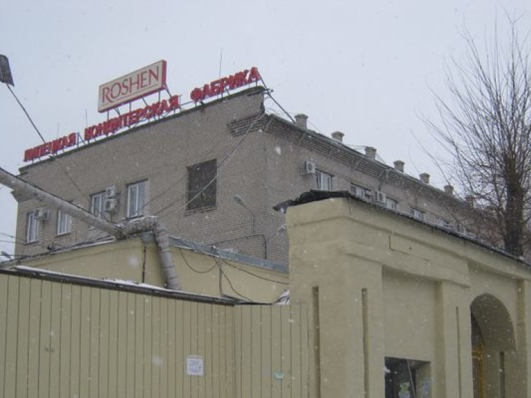 В Липецке ОМОН выпустил персонал фабрики “Roshen”