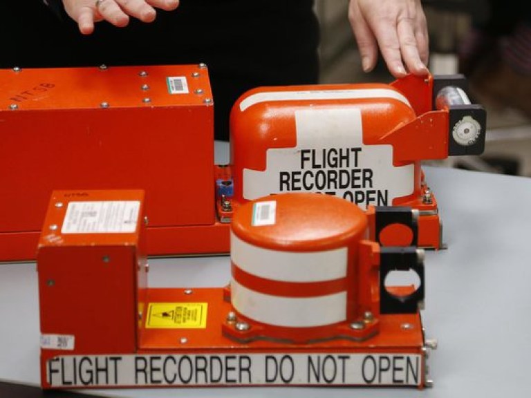 Найден второй бортовой самописец разбившегося самолета Airbus А320