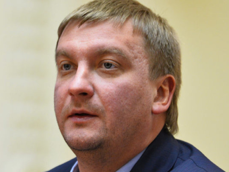 Петренко уволил все руководство регистрационной службы Киева из-за саботажа