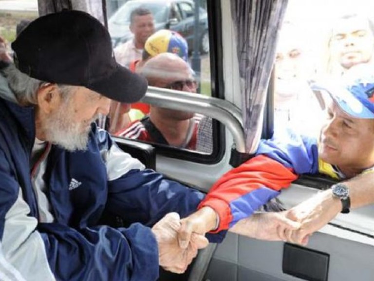 Фидель Кастро после 14-месячного отсутствия на публике посетил образовательный центр (ФОТО)
