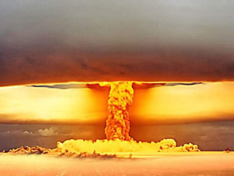 Американский эксперт рассказал, зачем США провели испытания сверхмощной бомбы
