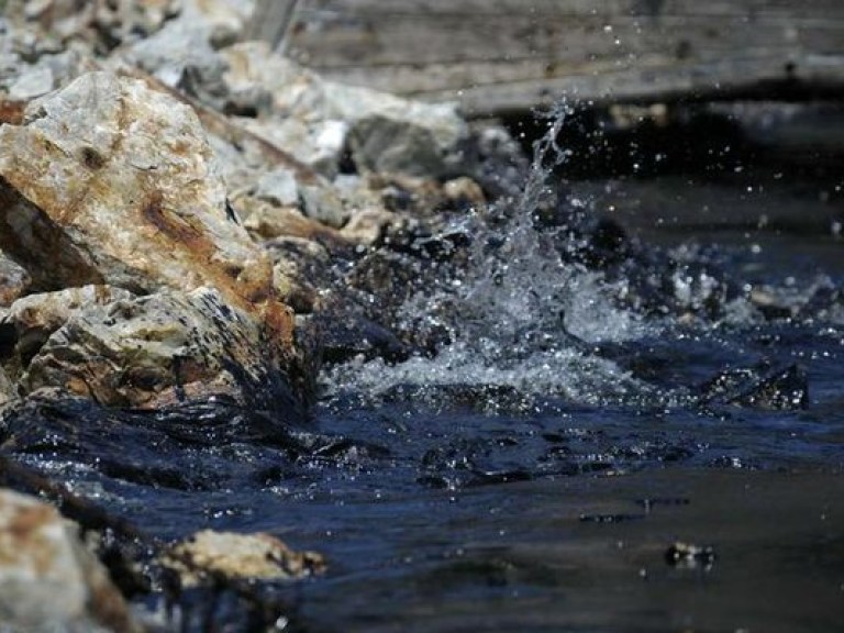 На Сахалине произошла утечка нефти, угрожающая экологической катастрофой