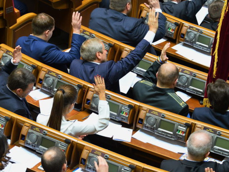 Рада провалила голосование за законы о вакцинации и детях чернобыльцев