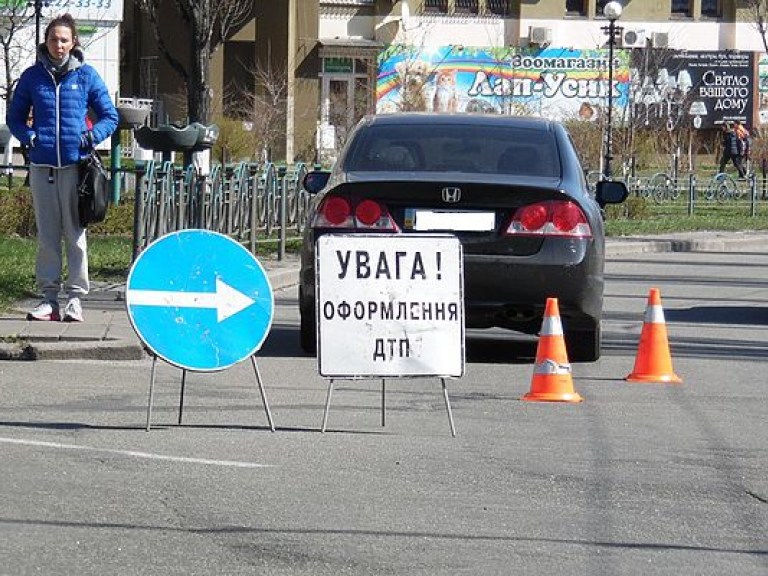 В столице иномарка сбила двух старшеклассников