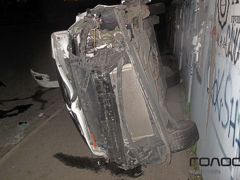 В Киеве «гонки» на проезжей части закончились тяжелой травмой пассажира авто (ФОТО)