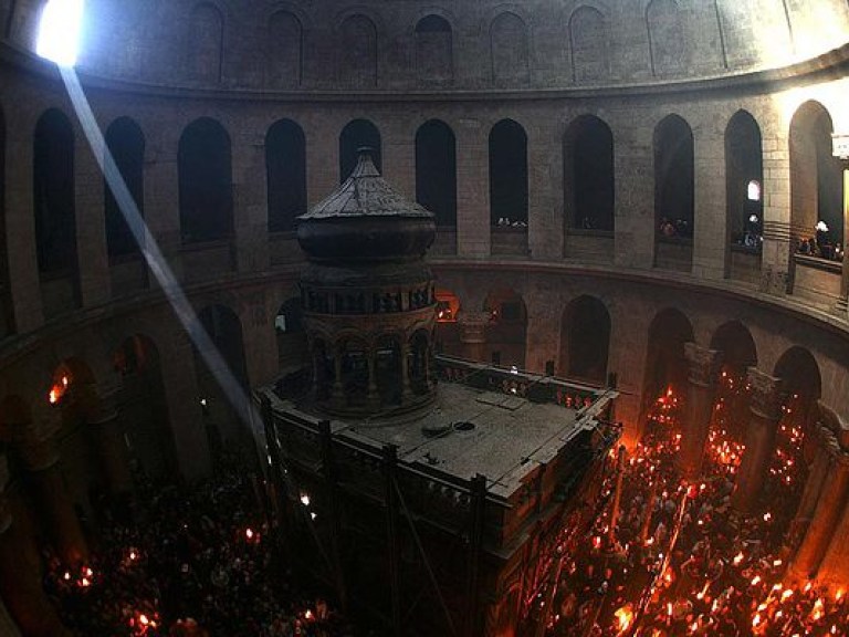 Тысячи паломников собрались в Иерусалиме в ожидании Благодатного огня