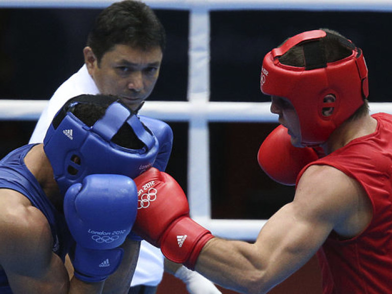 Украинский боксер Хитров одержал победу над очередным соперником