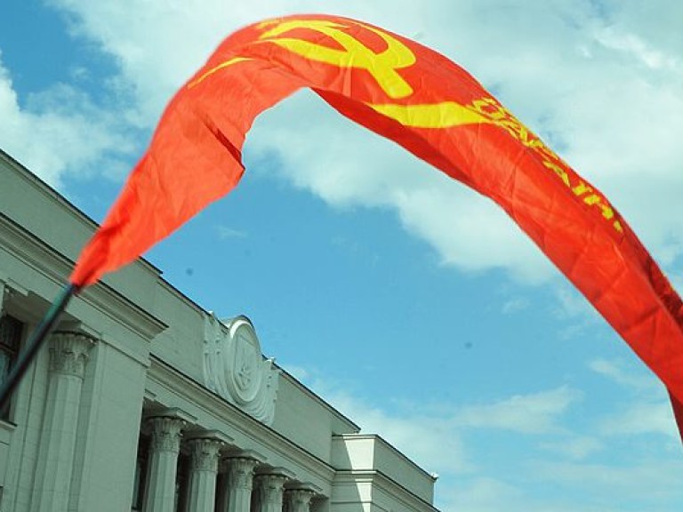 Европейский правозащитник назвал запрет коммунистической символики в Украине «грубейшим нарушением свободы совести»