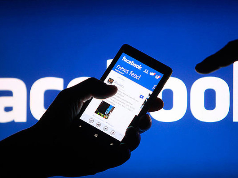 Около 25 тысяч пользователей Facebook подали в суд на соцсеть