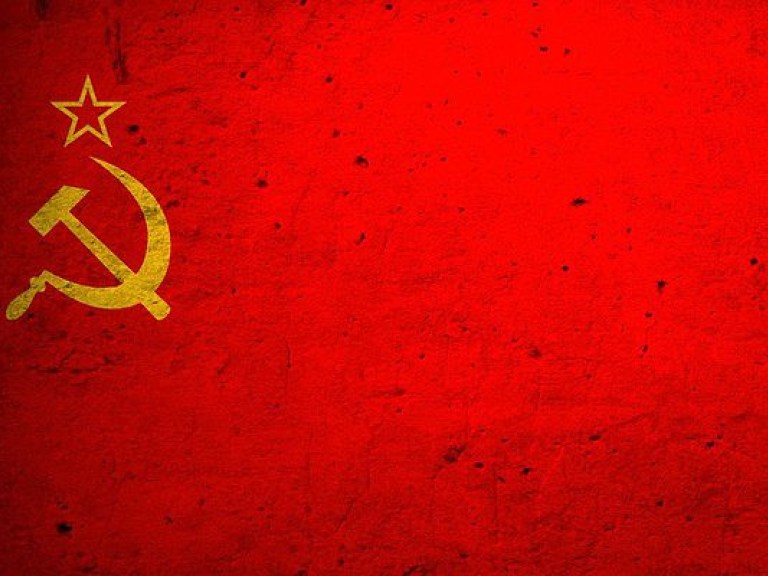 Аналитик: закон о запрете пропаганды коммунистической символики можно назвать лишь коллективным бредом