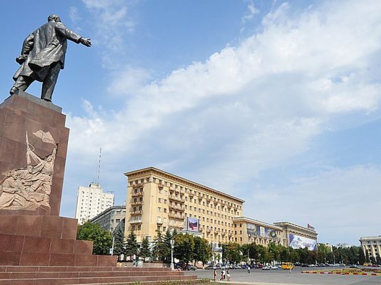 В Харькове вандалы ночью разрушили два памятника Ленину