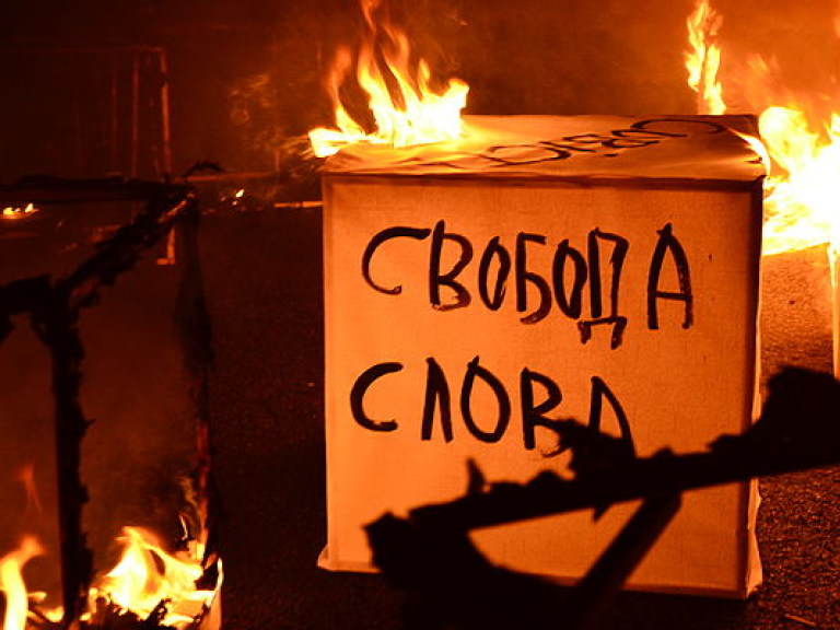 Политический эксперт: В противовес свободе слова в Украине находится оружие