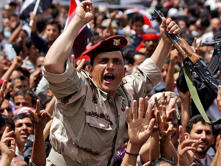 В Йемене 15-тысячная группировка войск поддержала президента Хади