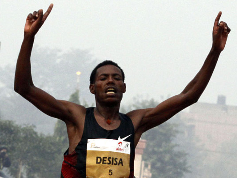 Эфиопский атлет Лелиса Десиса победил в Бостонском марафоне