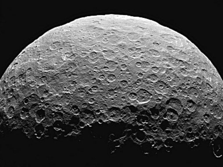 NASA опубликовала новый снимок Цереры