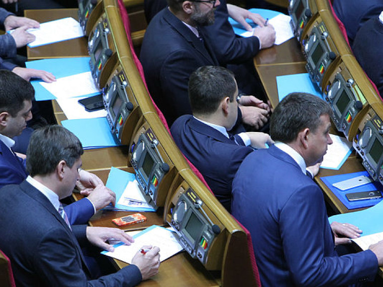 Гройсман открыл вечернее заседание ВР, в зале 313 народных депутатов
